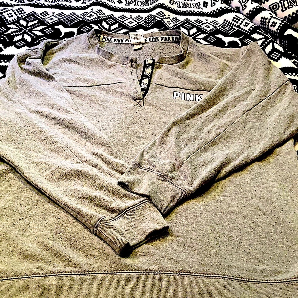 VS PINK CREWNECK